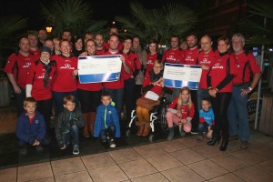 Groepsfoto Stoffel on Wheels cheque Persregio Dender