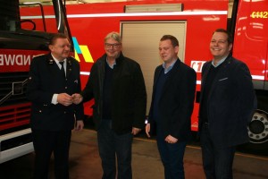 Overhandiging sleutels hoogtewerker brandweer Herzele Persregio Dender