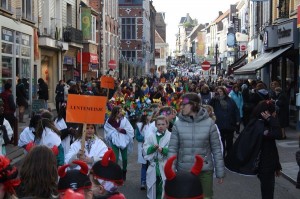 Krakelingenstoet door leerlingen Geraardsbergen Persregio Dender