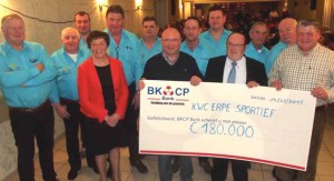 Erpe sportief schenkt cheque aan Erpe-Mere Persregio Dender