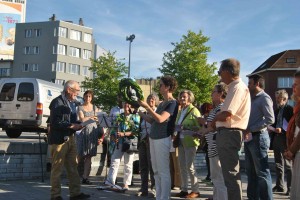 Bloemenkrans voor bootvluchtelingen in Dender Aalst Persregio Dender