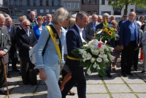 Ilse Uyttersprot en Iwein De Koninck aan Daensmonument Aalst Persregio Dender