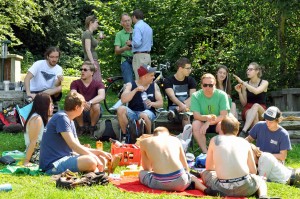 Picknick in park Jong Socialisten Persregio Dender