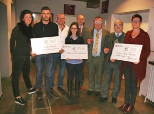 Cheques voor Rode Neuzen actie in Lede Persregio Dender