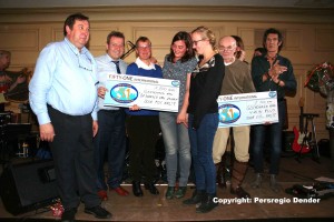 Overhandiging cheque Fifty-One 2015 Persregio Dender