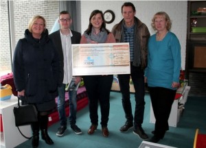 Simbahuis ontvangt cheques Persregio Dender