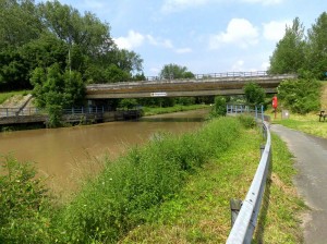 Dender bijna buiten zijn oevers Okegem Persregio Dender