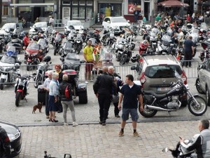 Motos op Markt Geraardsbergen Persregio Dender