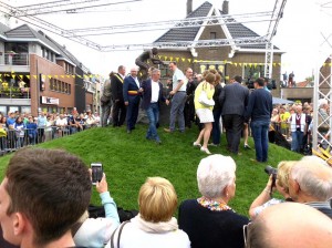 Inhuldiging bronzen beeld Mere Lucien Van Impe Persregio Dender