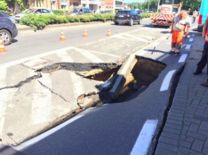 Gat door waterlek Parklaan Aalst Persregio Dender