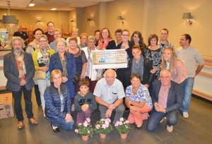 overhandiging-cheque-plantjesverkoop-ninove-aan-kotk-persregiodender