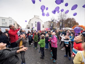 balonnen-opgelaten-voor-zinloos-geweld-aalst-persregio-dender