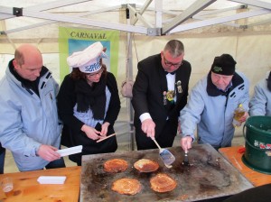 Tania De Jonge en Prins Werner bakken pannekoeken Persregio Dender