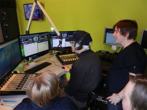 Bewoners Schoonderhaege bij radio Pros Persregio Dender