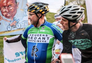 Hugo Dewaele en Jenne De Potter op Muur Geraardsbregen Persregio Dender