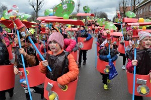 Kindercarnaval Ninove aan Parklaan Persregio Dender