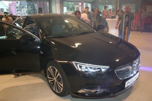 Opel Insignia in zwart Persregio Dender