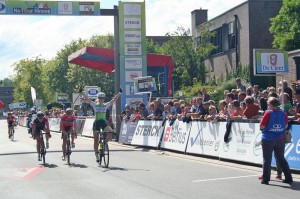 Monique Van De Ree NL wint na-Tourcriterium Ninove Persregio Dender