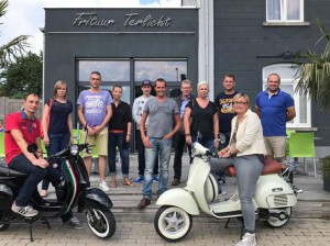 Frituur Terlicht schenkt Vespas weg Persregio Dender