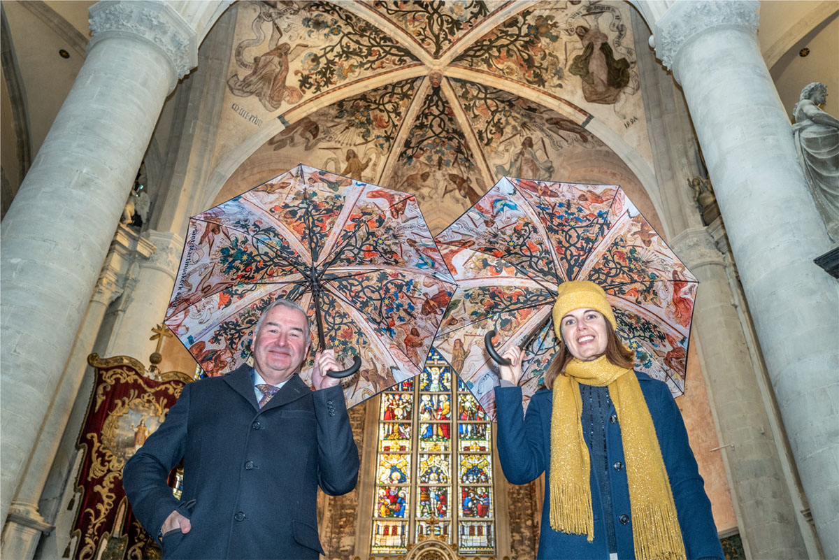 nooit gevoeligheid kleur Exclusieve paraplu te koop met muurschildering van de Sint-Martinuskerk, je  ziet afbeelding van de musicerende engelen… | Persregiodender.be